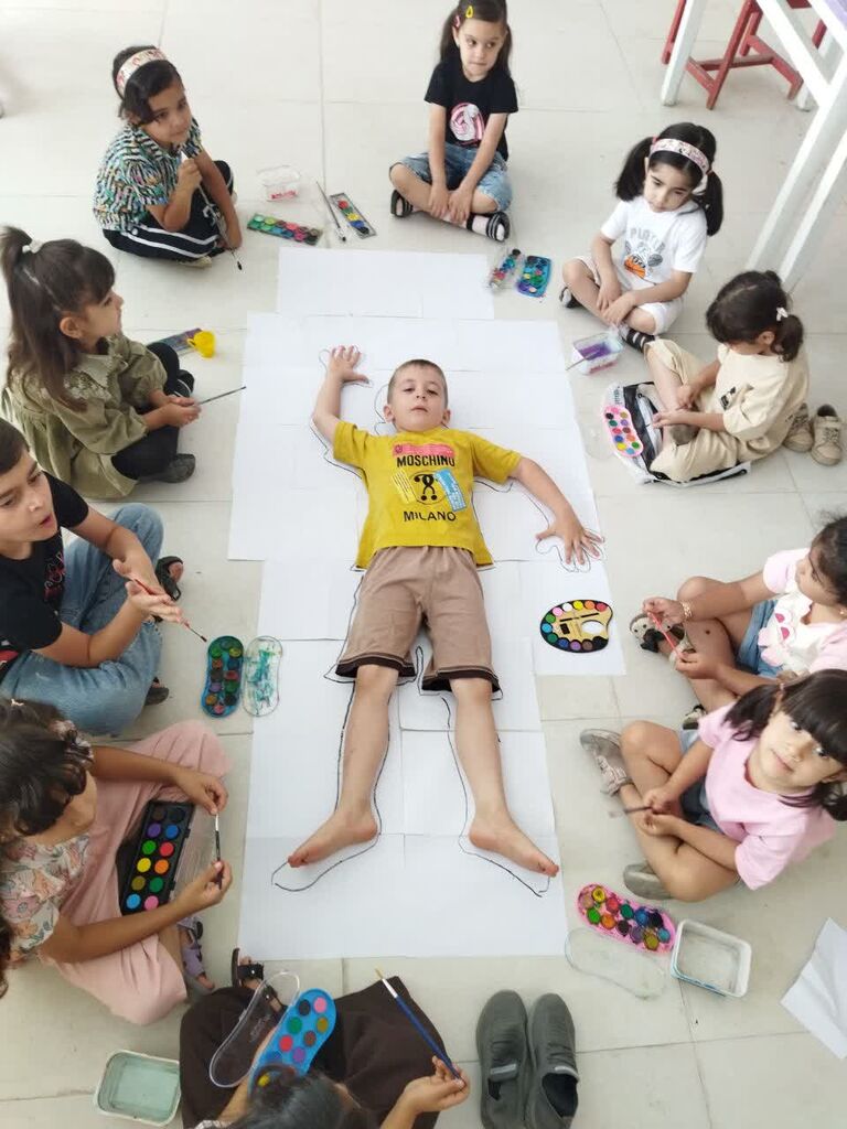 خلق دنیای خیال کودکان با نقاشی گروهی در مجتمع کانون همدان