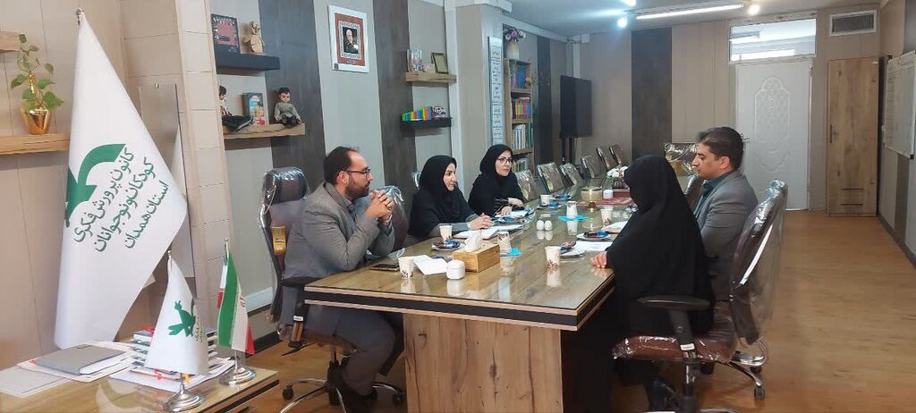 رویش بررسی برنامههای سومین جشنواره ملی «رویش» در شورای فرهنگی کانون همدان