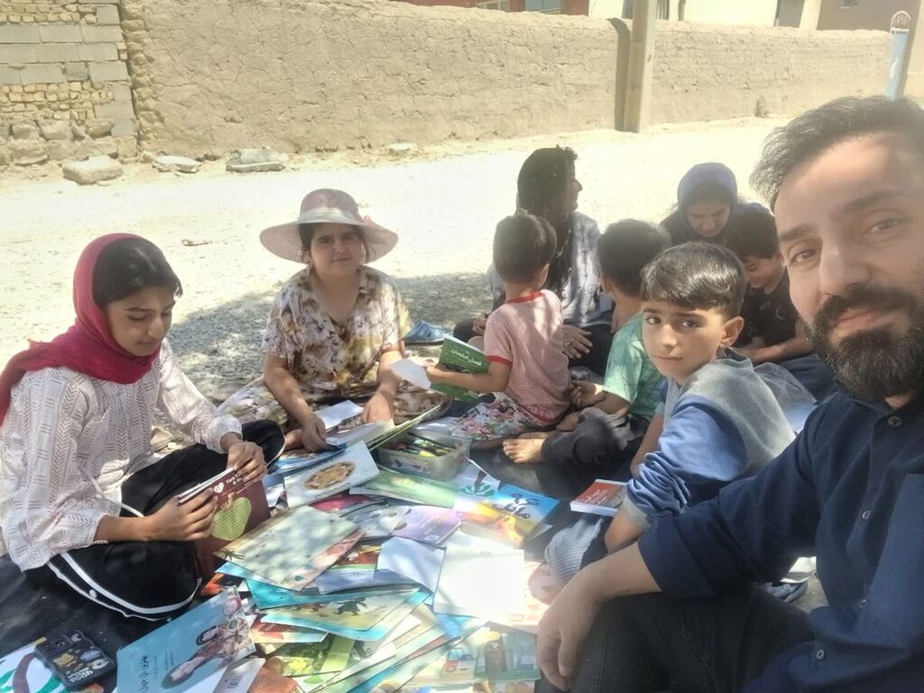 کرمانشاه. واحد شماره ۱ سیار روستایی. روایتگری واحد شماره ۱ سیار روستایی کانون کرمانشاه «روایتگری و هنر» را اجرا کرد
