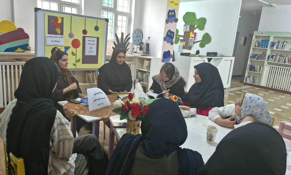 نشست انجمن ادبی «یاز» در کانون گرمی با حضور نویسنده کتاب «گلین» برگزار شد