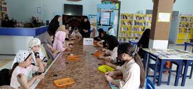 دستان کوچک، نذر بزرگ؛ اعضای کانون ابهر دست‌سازه‌های عاشورایی برای زائران کوچک اربعین ساختند