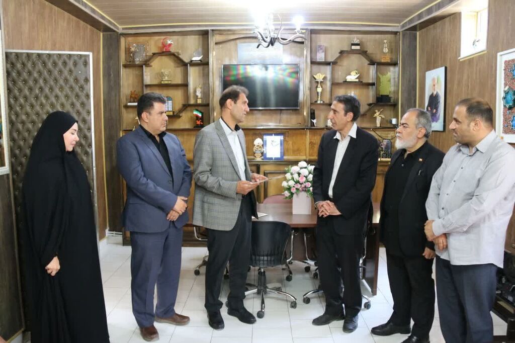 تجلیل از نویسنده کودک و موسس کنسرت فیلارمونیک در کانون کرمانشاه