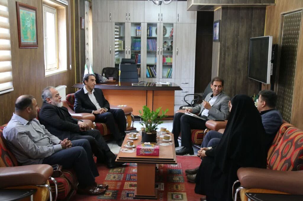 تجلیل از نویسنده کودک و موسس کنسرت فیلارمونیک در کانون کرمانشاه