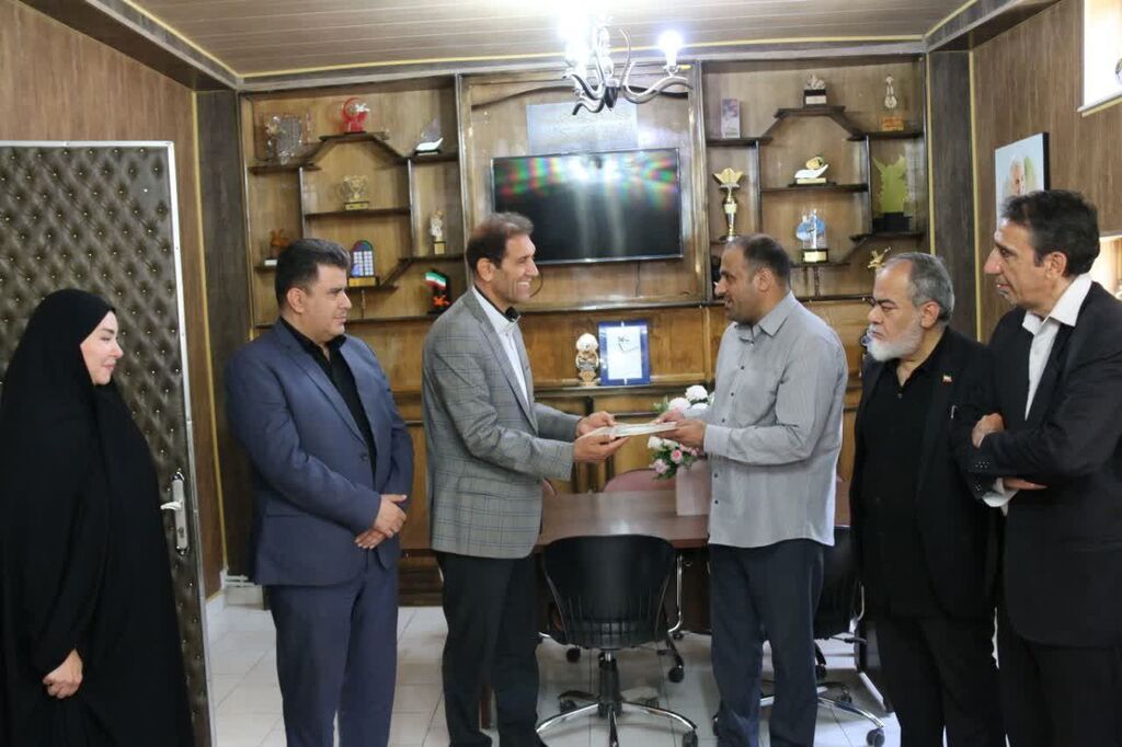 تجلیل از نویسنده کودک و موسس کنسرت فیلارمونیک در کانون کرمانشاه