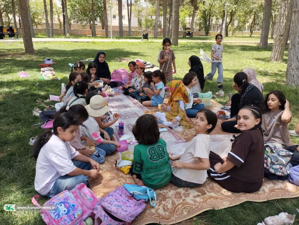 تجلیِ مسئولیتپذیریِ اجتماعیِ دخترانِ محلات در مدرسه سبزِ کانون