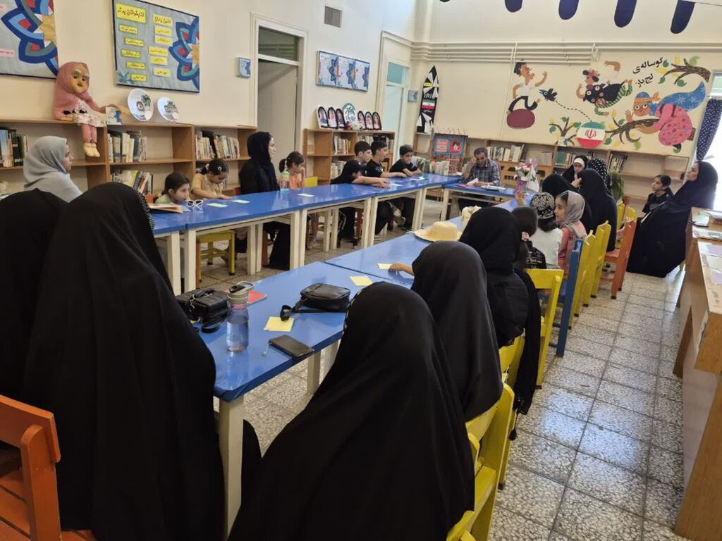 برگزاری نشست ادبی در مرکز فرهنگیهنری مریانج