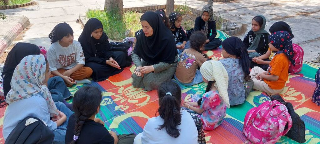 سمنان1405 اعضای کانون میامی یک روز هنری و پرنشاط را در دل طبیعت تجربه کردند