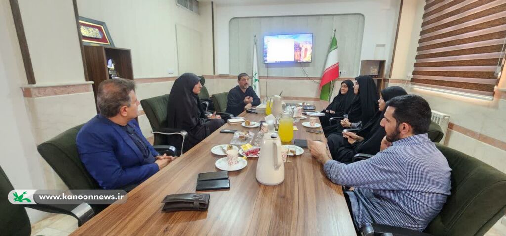 بازدید مدیرکل ارزیابی عملکرد و پاسخگویی به شکایات کانون از مراکز فرهنگیهنری استان قم بازدید مدیرکل ارزیابی عملکرد و پاسخگویی به شکایات کانون از مراکز فرهنگیهنری استان قم