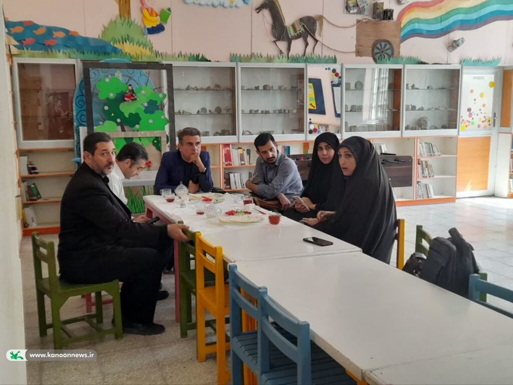 بازدید مدیرکل ارزیابی عملکرد و پاسخگویی به شکایات کانون از مراکز فرهنگیهنری استان قم