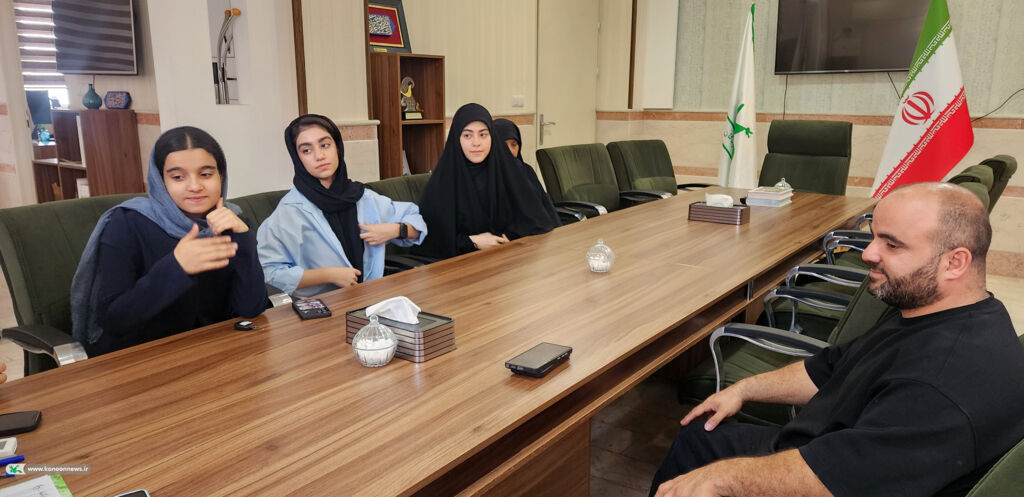 امضای تعهدنامه اعضای باشگاه ادبی «قاف» در کانون پرورش فکری قم