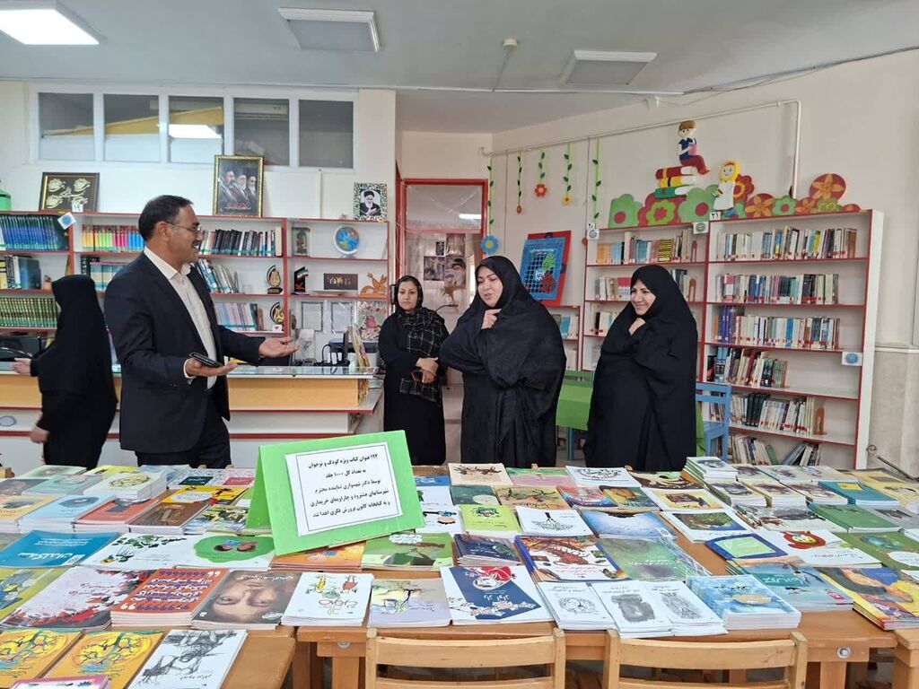 تجهیز کتابخانه کانون هشترود با اهدای ۱۰۰۰ جلد کتاب توسط فرامرز شهسواری