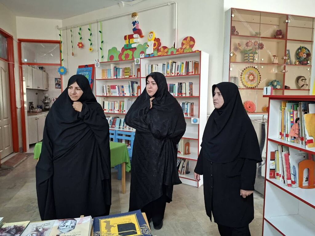 تجهیز کتابخانه کانون هشترود با اهدای ۱۰۰۰ جلد کتاب توسط فرامرز شهسواری