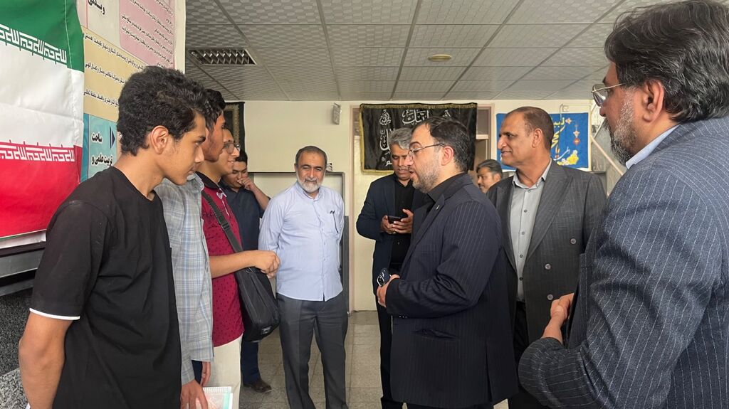بازدید مدیرعامل کانون به عنوان نماینده وزیر آموزش و پرورش از حوزههای آزمون نهایی زاهدان