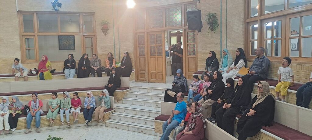 آیین گشایش طرح کتابخوانی «از کتاب تا آفرینش» در باغ غدیر اصفهان برگزار شد آیین گشایش طرح کتابخوانی «از کتاب تا آفرینش» در باغ غدیر اصفهان برگزار شد