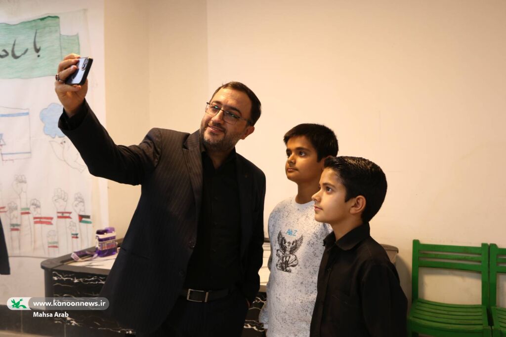 بازدید مدیرعامل کانون پرورش فکری کودکان و نوجوانان از مراکز فرهنگیهنری سیستان و بلوچستان مدیرعامل کانون پرورش فکری از تعدادی از مراکز فرهنگیهنری سیستان و بلوچستان بازدید کرد
