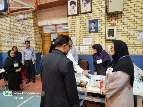 آلبوم تصویری بازدید مدیرعامل کانون پرورش فکری از حوزه های برگزاری آزمون نهایی بوشهر