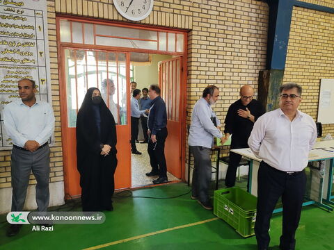 آلبوم تصویری بازدید مدیرعامل کانون پرورش فکری از حوزه های برگزاری آزمون نهایی بوشهر