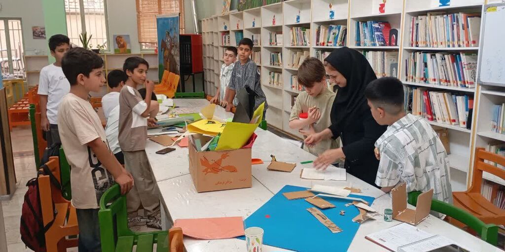آشنایی اعضای مرکز هشتگرد با آبهای زیرزمینی، قنات و انرژی برق آشنایی اعضای مرکز هشتگرد با آبهای زیرزمینی، قنات و انرژی برق