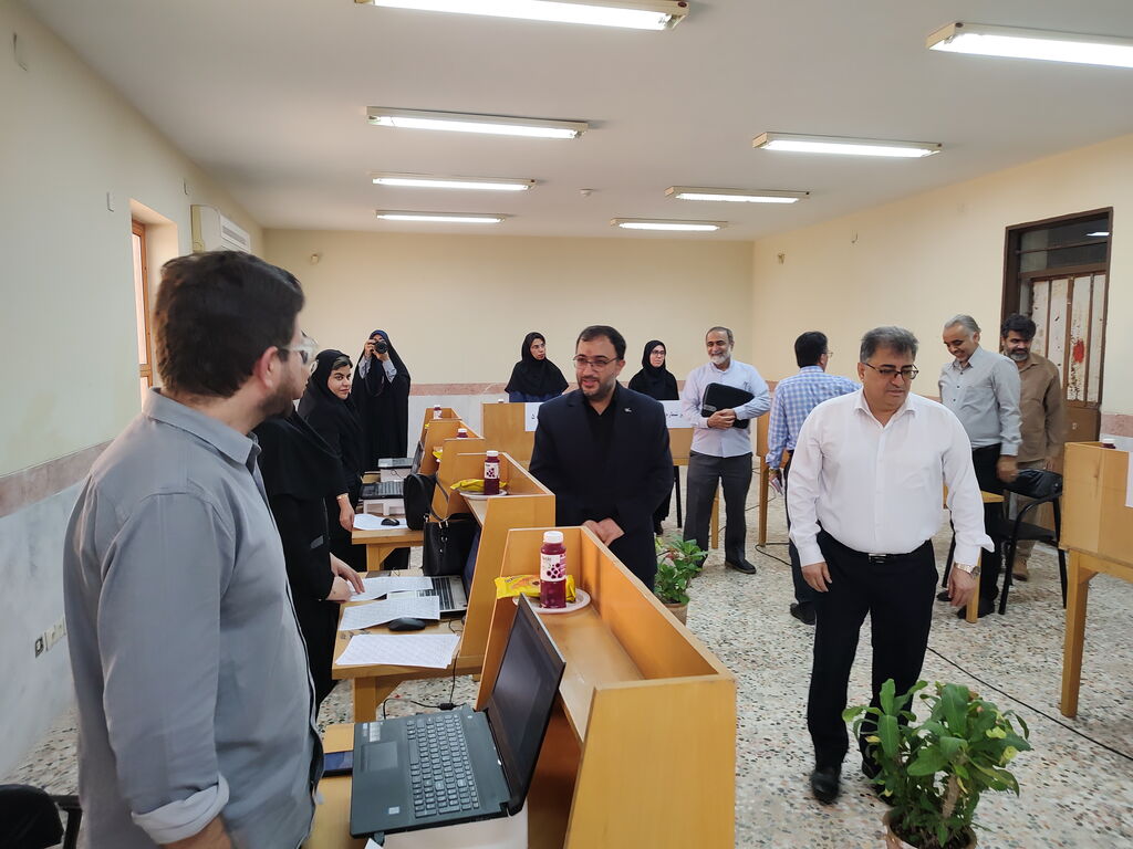 معاون وزیر آموزش و پرورش از حوزه‌های آزمون نهایی استان بوشهر بازدید کرد