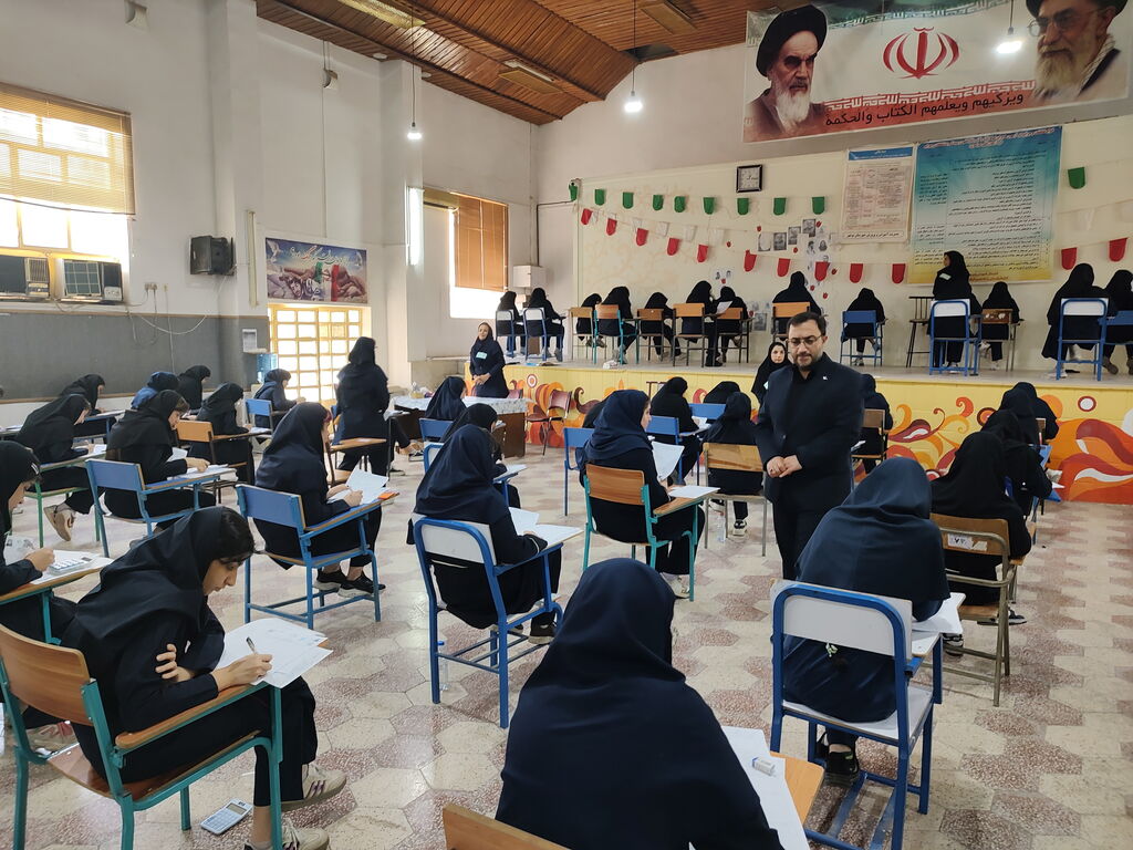 معاون وزیر آموزش و پرورش از حوزههای آزمون نهایی استان بوشهر بازدید کرد