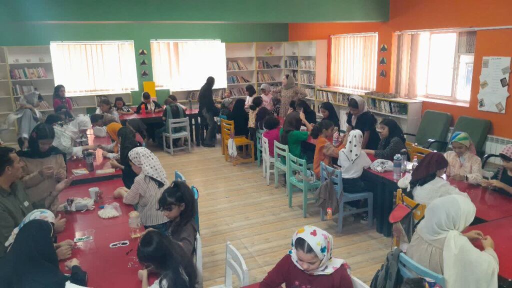 اعضای مرکز تربت‌جام با «هدیه خوبان» زائران اربعین را بدرقه می‌کنند