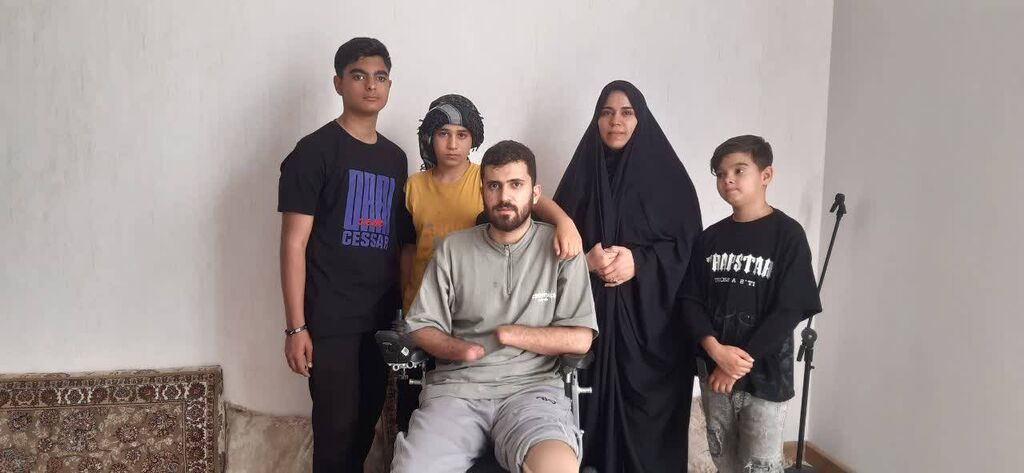 سمنان1405 روایتِ دیدارِ صمیمانهی مربی مسئول و اعضای کانون بیارجمند با مدافع امنیت