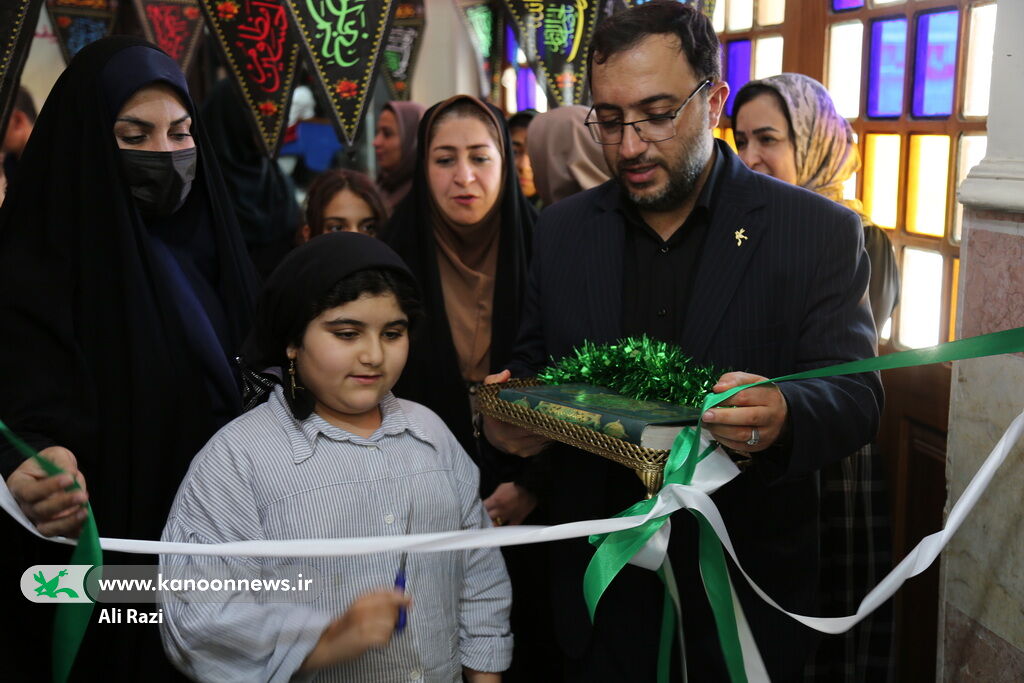 آلبوم تصویری افتتاح نمایشگاه دست سازه های حسینی و دیدار مدیرعامل کانون با اعضا مراکز استان بوشهر نمایشگاه دستسازههای حسینی اعضای کانون استان بوشهر گشایش یافت