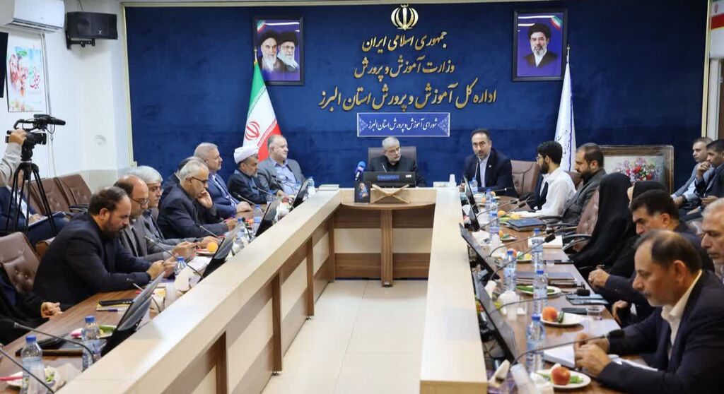 حضور مدیرکل کانون البرز در نشست شورای آموزش و پرورش استان حضور مدیرکل کانون البرز در نشست شورای آموزش و پرورش استان