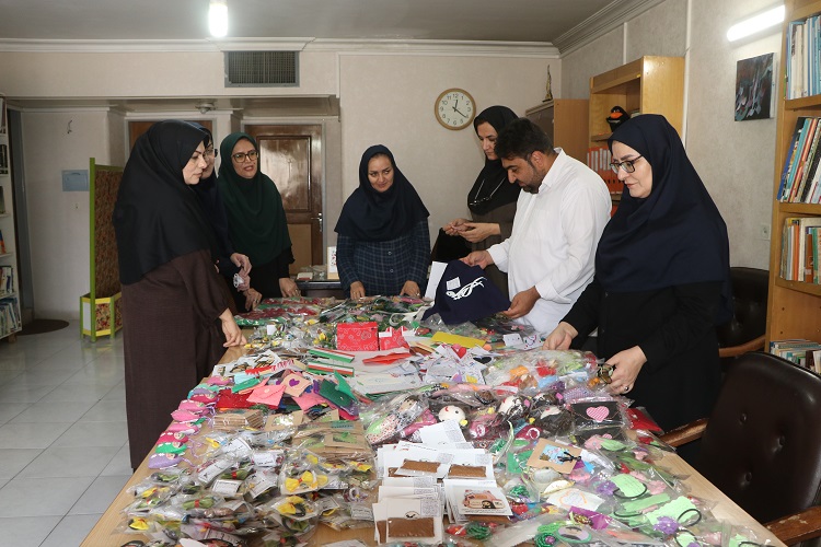 فرستادگان کوچکِ عشق؛ ۳ هزار دستسازه کودکان اصفهان برای زائران اربعین راهی شد