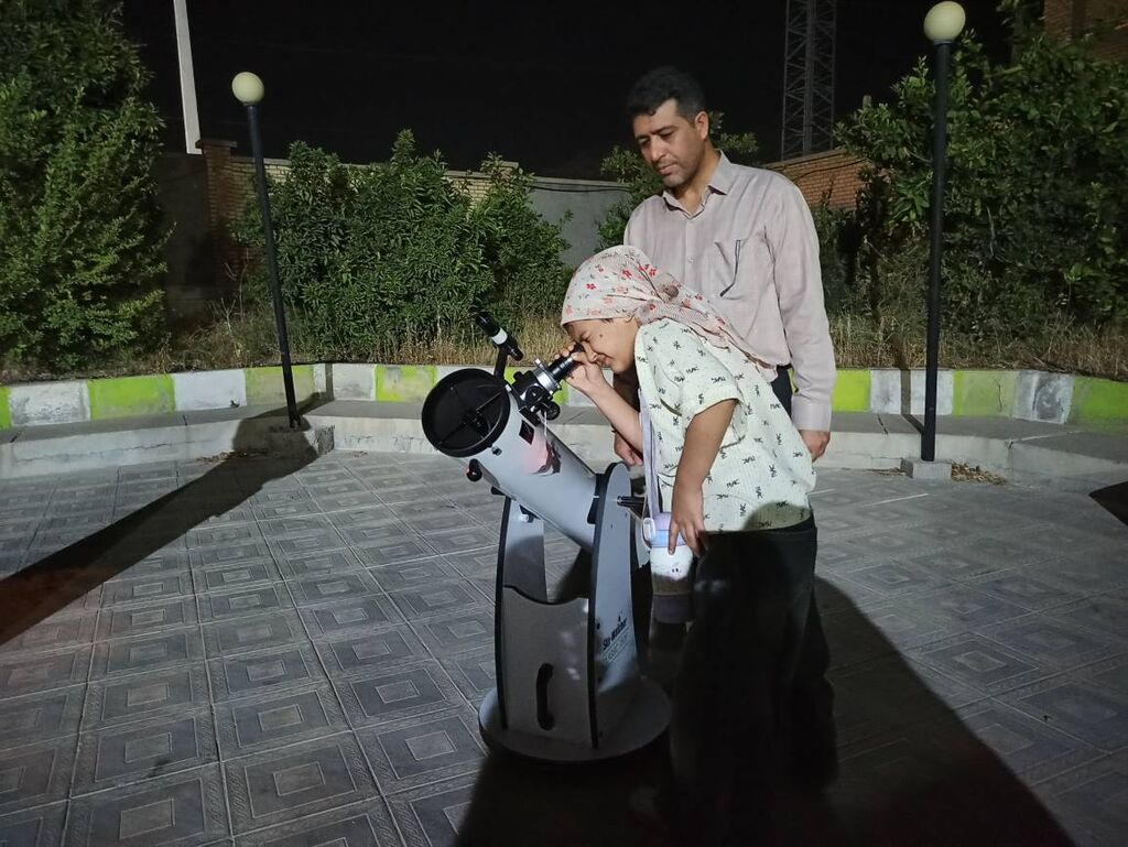 در زیر سقف ستاره ها، بذر توحید در دل کودکان داراب جوانه زد