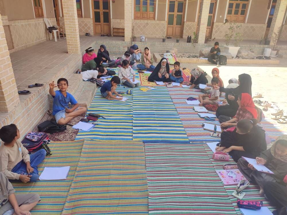 روایت کتاب و رنگ در روستای ابراهیم‌آباد میامی