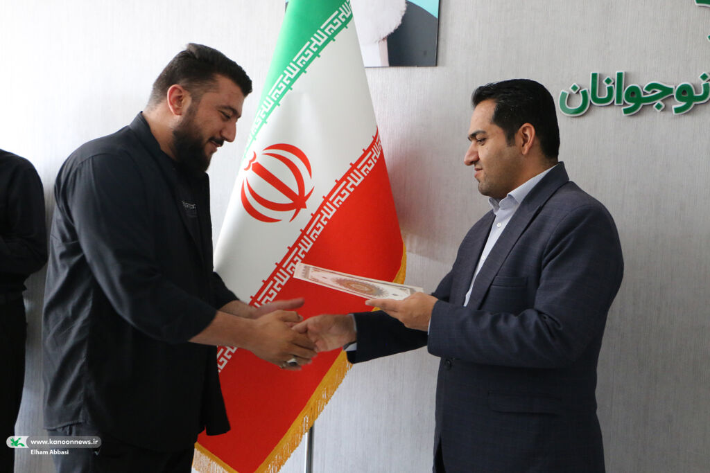 تقدیر مدیرکل کانون پرورش فکری سمنان از خادمان حسینیه «میناب ۱۶۸»