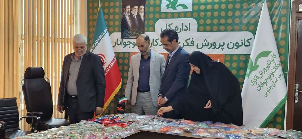 خراسان جنوبی ۱۵۰۰ دستسازه کودکان و نوجوانان کانون پرورش فکری خراسان جنوبی، رهسپار زائران کوچک اربعین شد