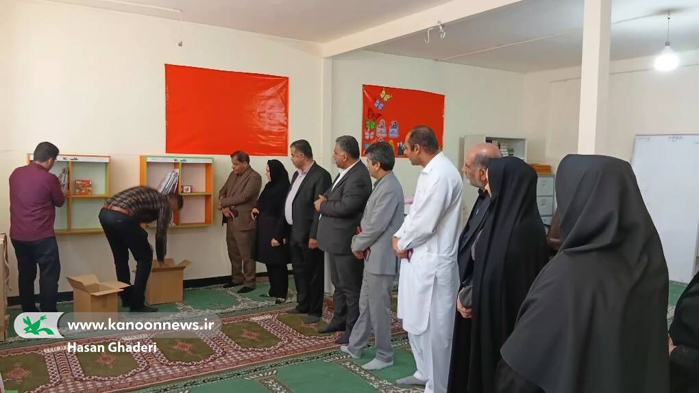 ادامه اجرای طرح «هزار درنای کاغذی» کانون پرورش فکری در سیستان و بلوچستان تداوم پرواز «هزار درنای کاغذی» کانون در سیستان و بلوچستان؛ تجهیز مدارس طرح نماد به قفسههای کتاب و سرگرمی