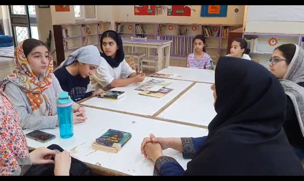 از بازیهای شغلی و قصهگویی تا خوشنویسی و سواد مالی در گرمسار