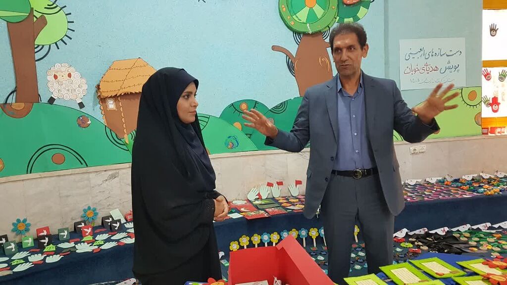 نمایشگاه «هدیه خوبان» در مرکز شماره ۲ کانون کرمانشاه گشایش یافت