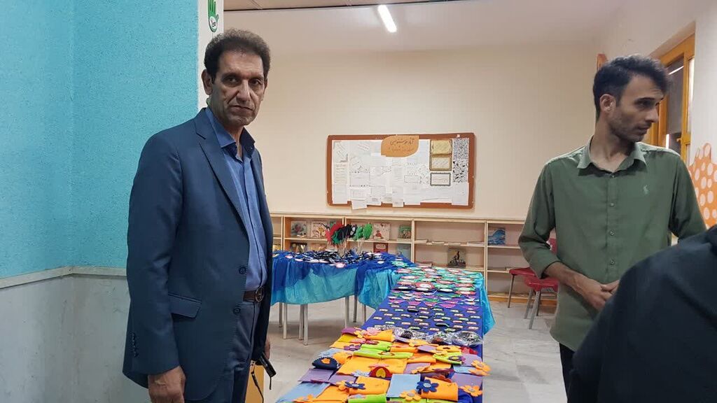 نمایشگاه «هدیه خوبان» در مرکز شماره ۲ کانون کرمانشاه گشایش یافت