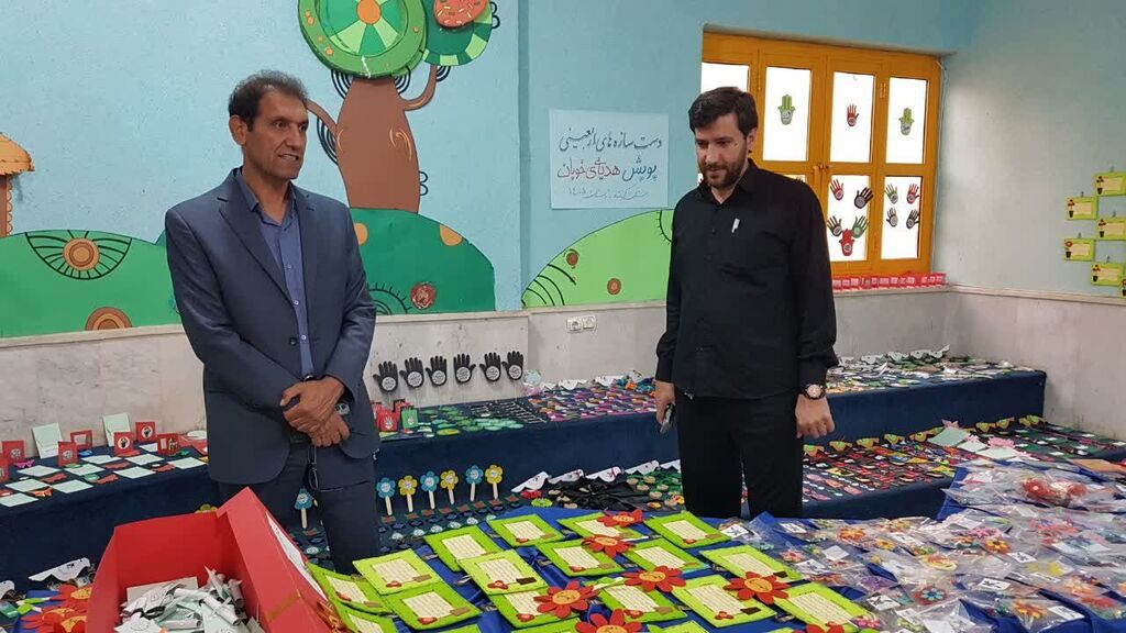 نمایشگاه «هدیه خوبان» در مرکز شماره ۲ کانون کرمانشاه گشایش یافت