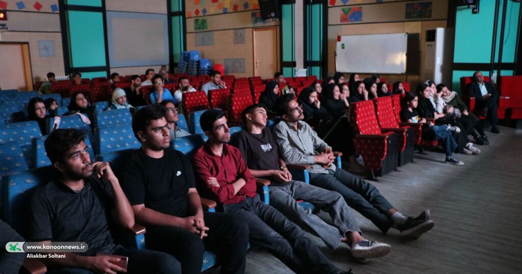 اولین نشست سینمایی «قاب سفید» در کانون برگزار شد اولین نشست سینمایی «قاب سفید» در کانون برگزار شد