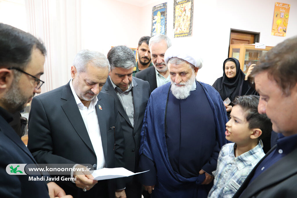 بازدید وزیر آموزش و پرورش و مدیرعامل کانون ار مرکز شماره یک کانون کوثر وزیر آموزش و پرورش از مرکز فرهنگیهنری شماره یک کانون کوثر اردبیل بازدید کرد