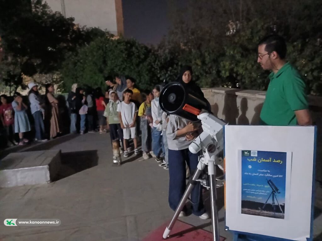 رصد شبانه_مرکزی رصد ماه و آسمان شب در مرکز نجوم کانون در شهر اراک برگزار شد