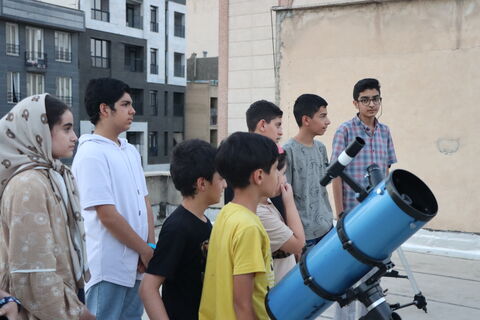 چشم‌ها به آسمان