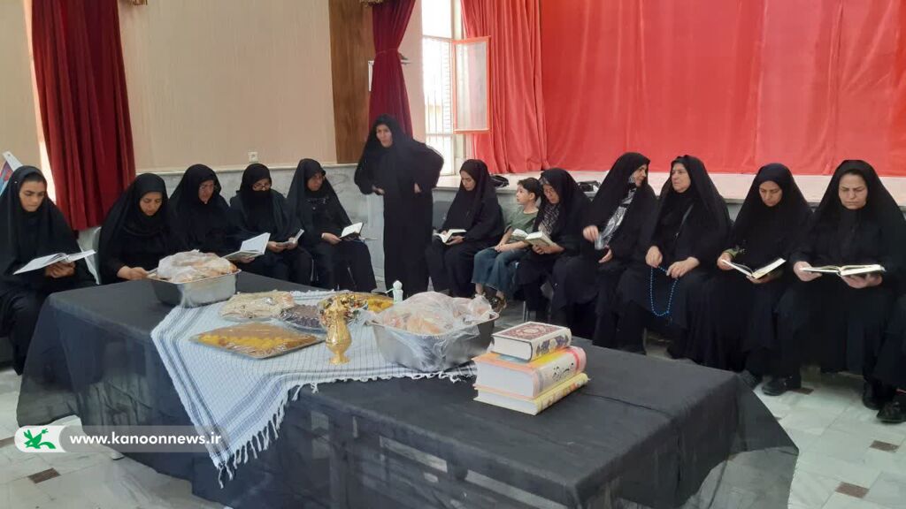 محفل معنوی ختم قرآن در کانون کمیجان به یاد رهبر شهید