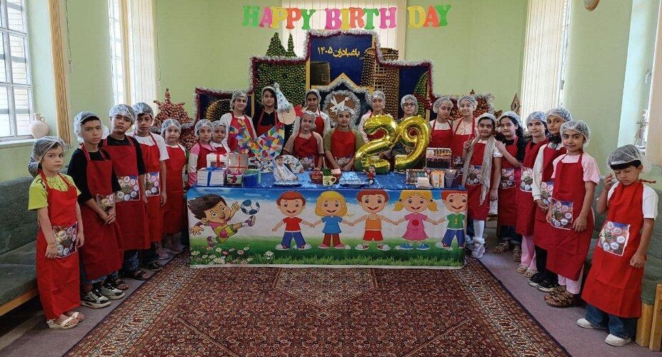 جشن شیرین ۳۰ سالگی کانون باغبادران با «نقاشیهای خوشمزه» جشن شیرین ۳۰ سالگی کانون باغبادران با «نقاشیهای خوشمزه»