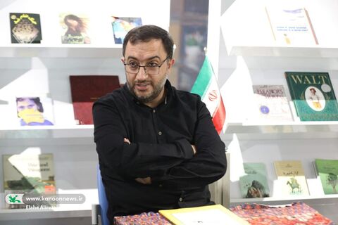 مدی عامل در چهارمین نشست انجمن شعر برگ