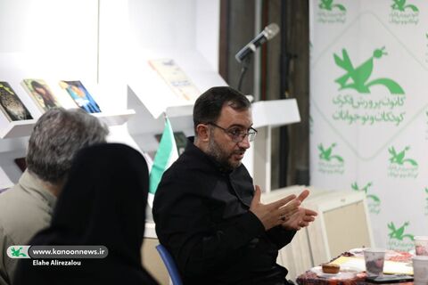 مدیدعامل در چهارمین نشست انجمن شعر برگ