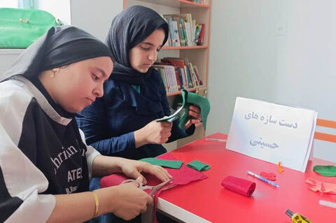 دست‌سازه‌های حسینی اعضای کانون استان اردبیل برای اهدا به کودکان زائر اربعین