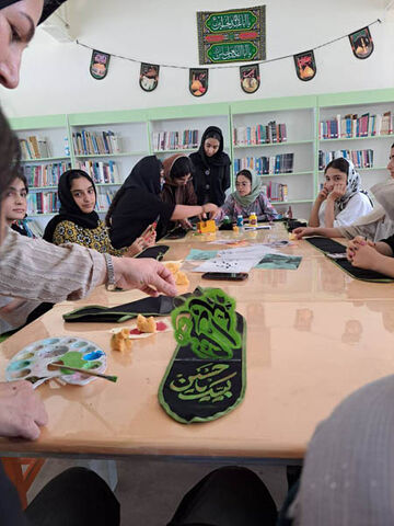 دست‌سازه‌های حسینی اعضای کانون استان اردبیل برای اهدا به کودکان زائر اربعین
