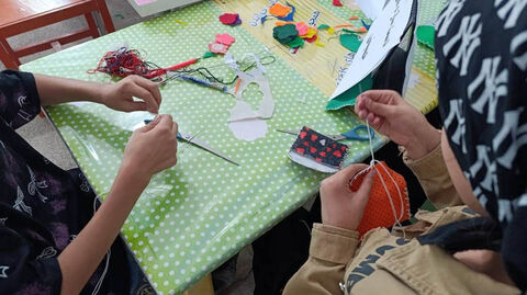 دست‌سازه‌های حسینی اعضای کانون استان اردبیل برای اهدا به کودکان زائر اربعین