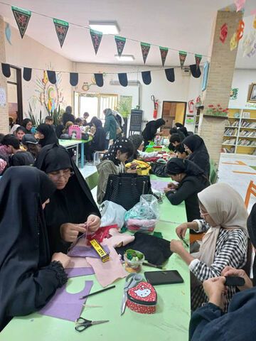 دست‌سازه‌های حسینی اعضای کانون استان اردبیل برای اهدا به کودکان زائر اربعین